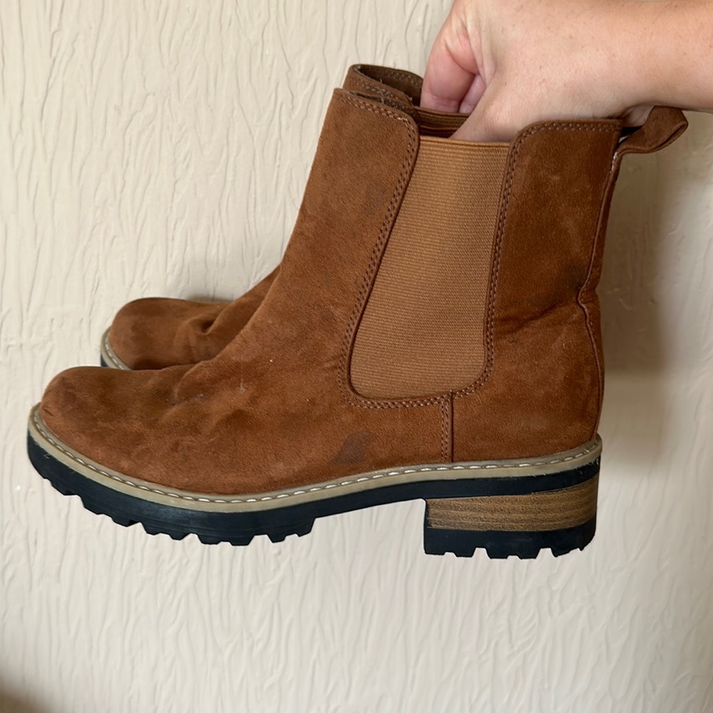 Brown Chelsea boot